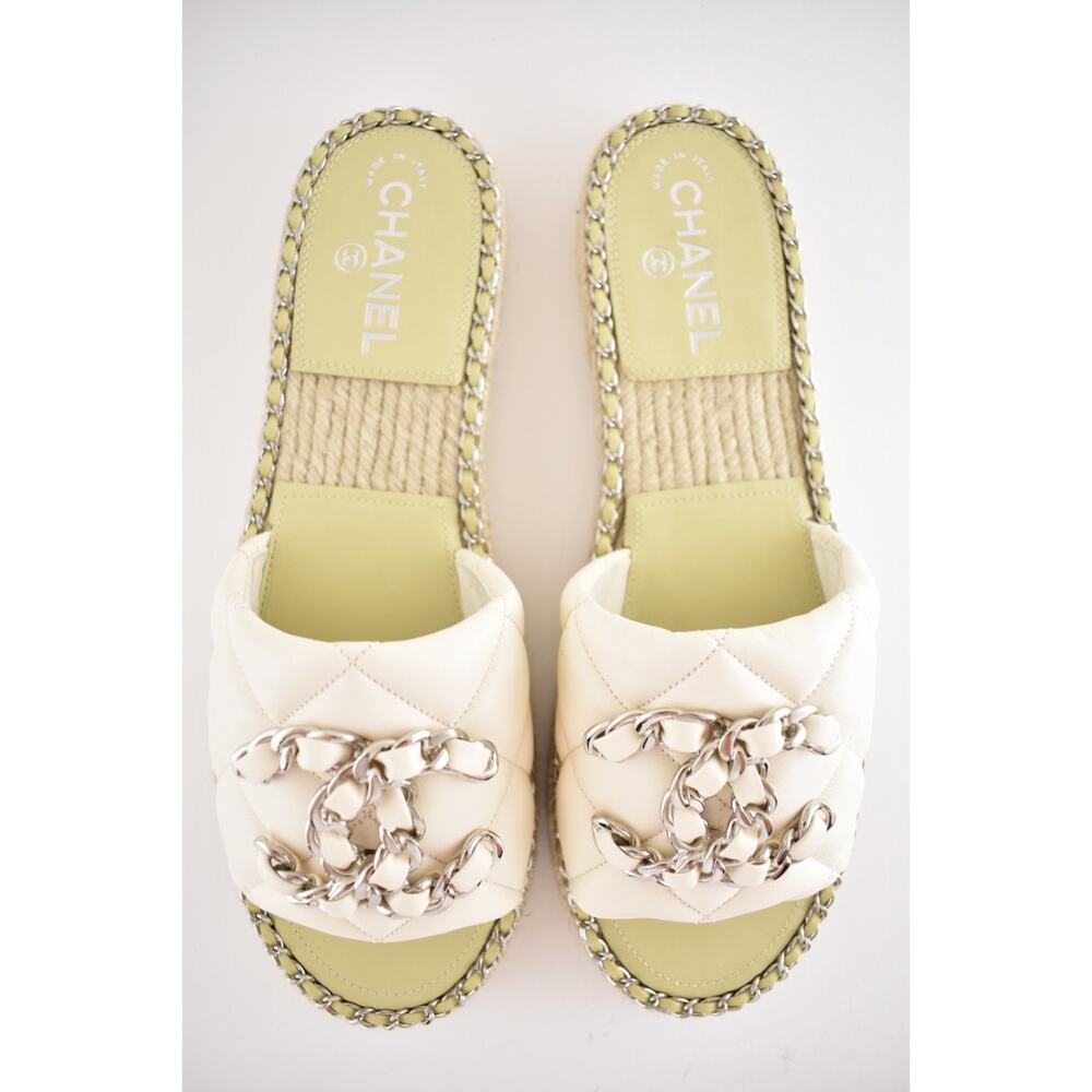 Chanel 25P Ivory Quilted Leather Chain CC Logo Slide Sandal Espadrille Flat 41 - Picture 13 of 16
